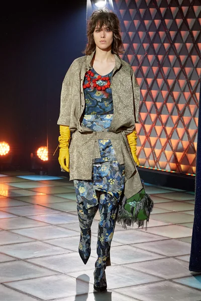 Look 2